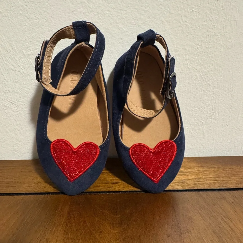 Old Navy Kids Dress Shoes with Red Heart/ Size 3 baby